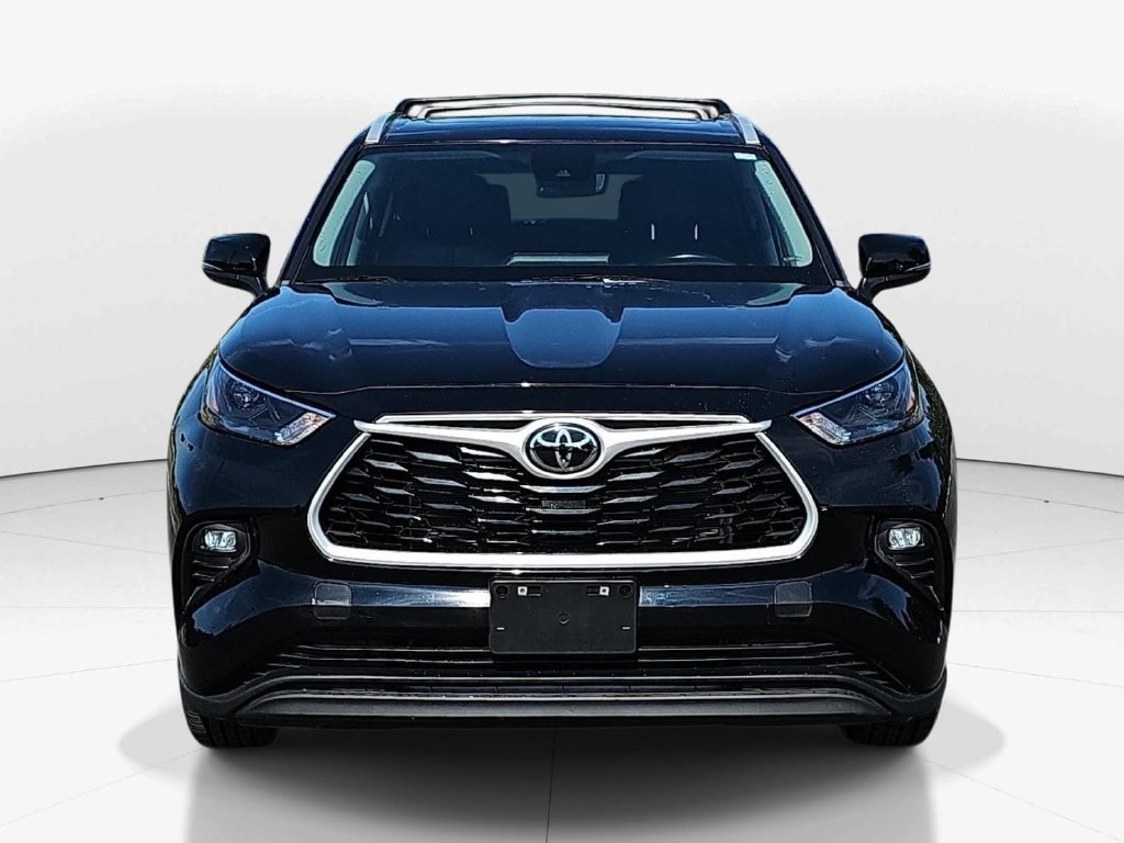 Used 2023 Toyota Highlander XLE AWD/4WD image 12