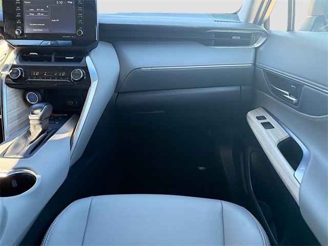 Used 2022 Toyota Venza XLE image 18