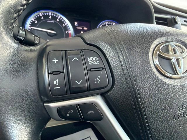 Used 2017 Toyota Highlander Limited AWD/4WD image 28