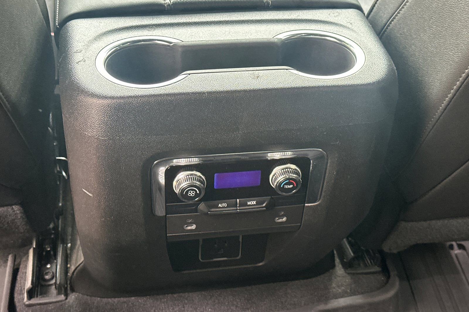 Used 2023 GMC Yukon SLT image 43