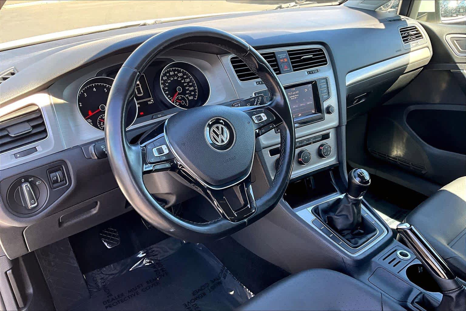 Used 2015 Volkswagen Golf S FWD image 17