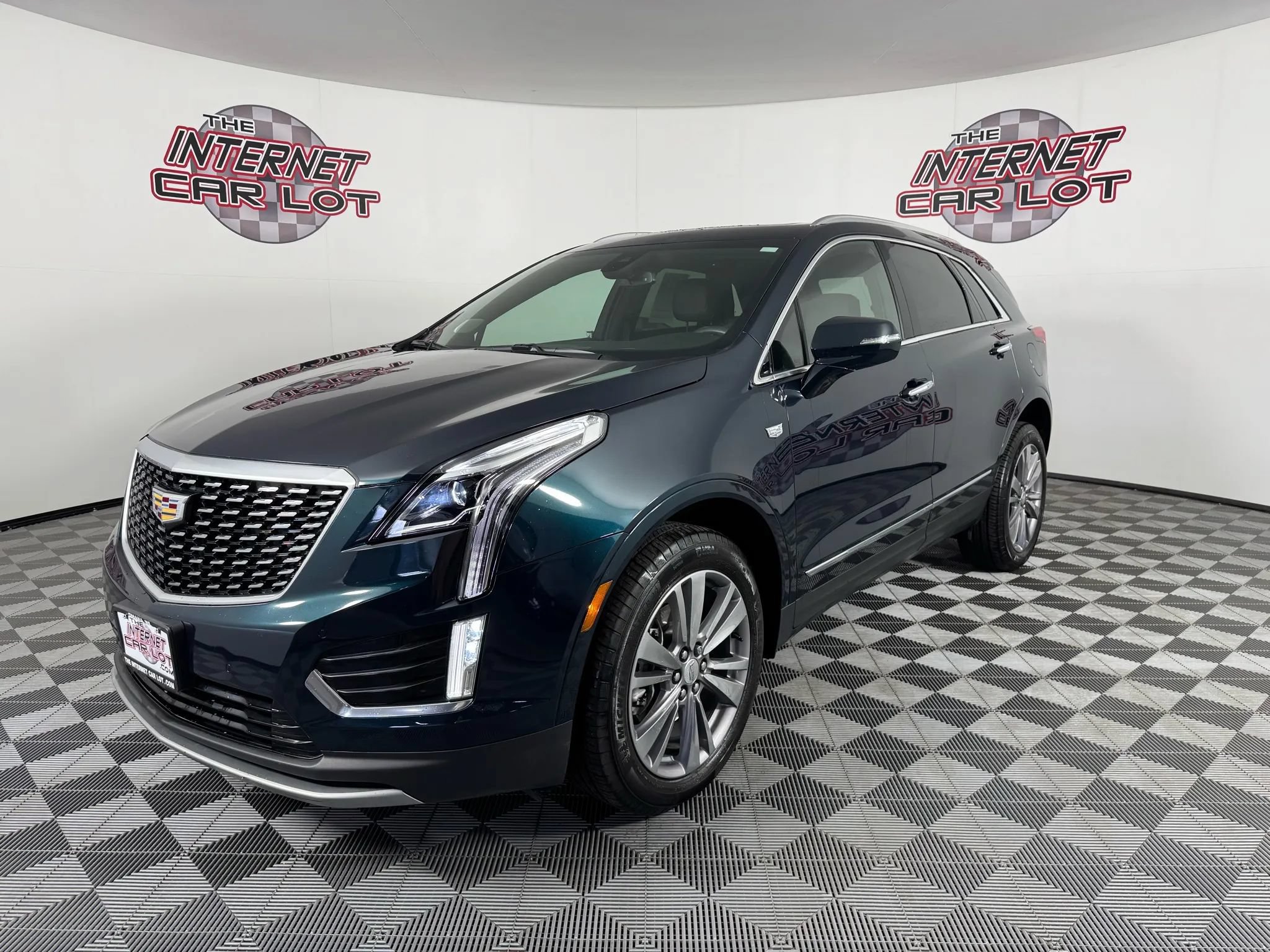 Used 2024 Cadillac XT5 Premium Luxury w/ LPO, Floor Liner Package AWD/4WD image 3