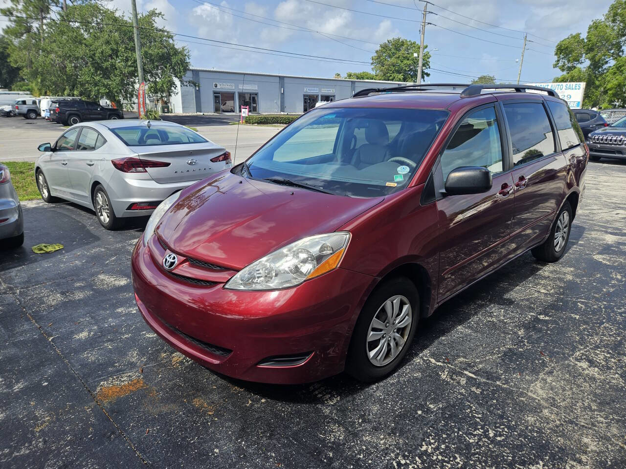 Used 2010 Toyota Sienna LE image 12