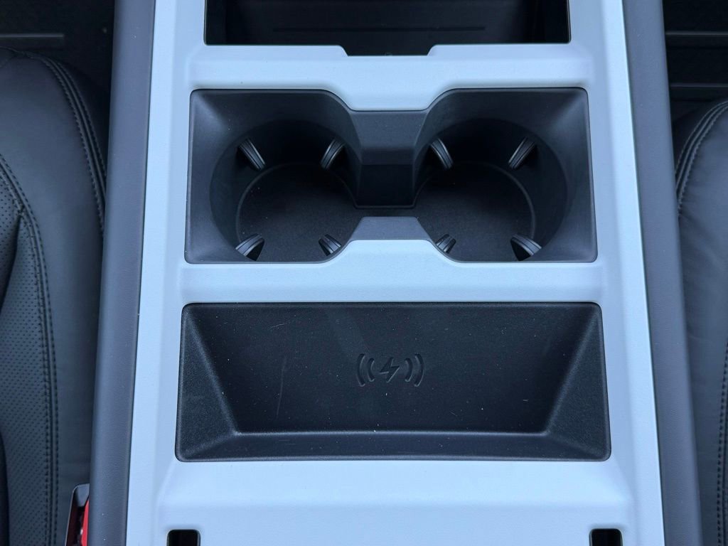 New 2026 Land Rover Defender 130 X-Dynamic SE image 22