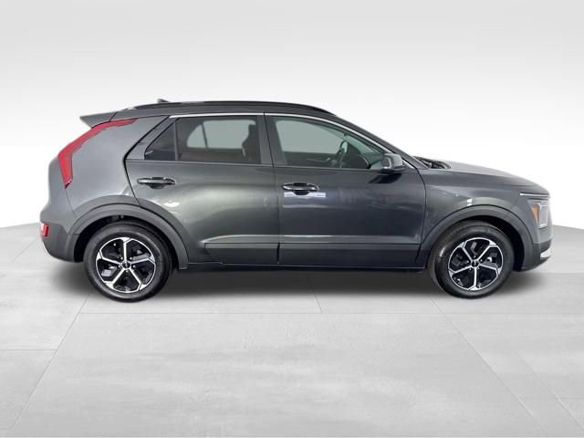 Certified 2025 Kia Niro EX image 6