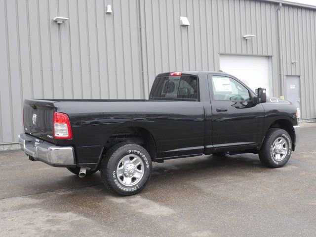 Used 2024 RAM 2500 Tradesman w/ Chrome Appearance Group AWD/4WD image 9
