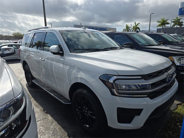 Used 2023 Ford Expedition XLT image 2