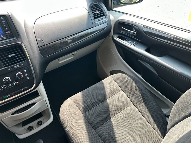 Used 2018 Dodge Grand Caravan SE w/ UConnect Hands-Free Group FWD image 23