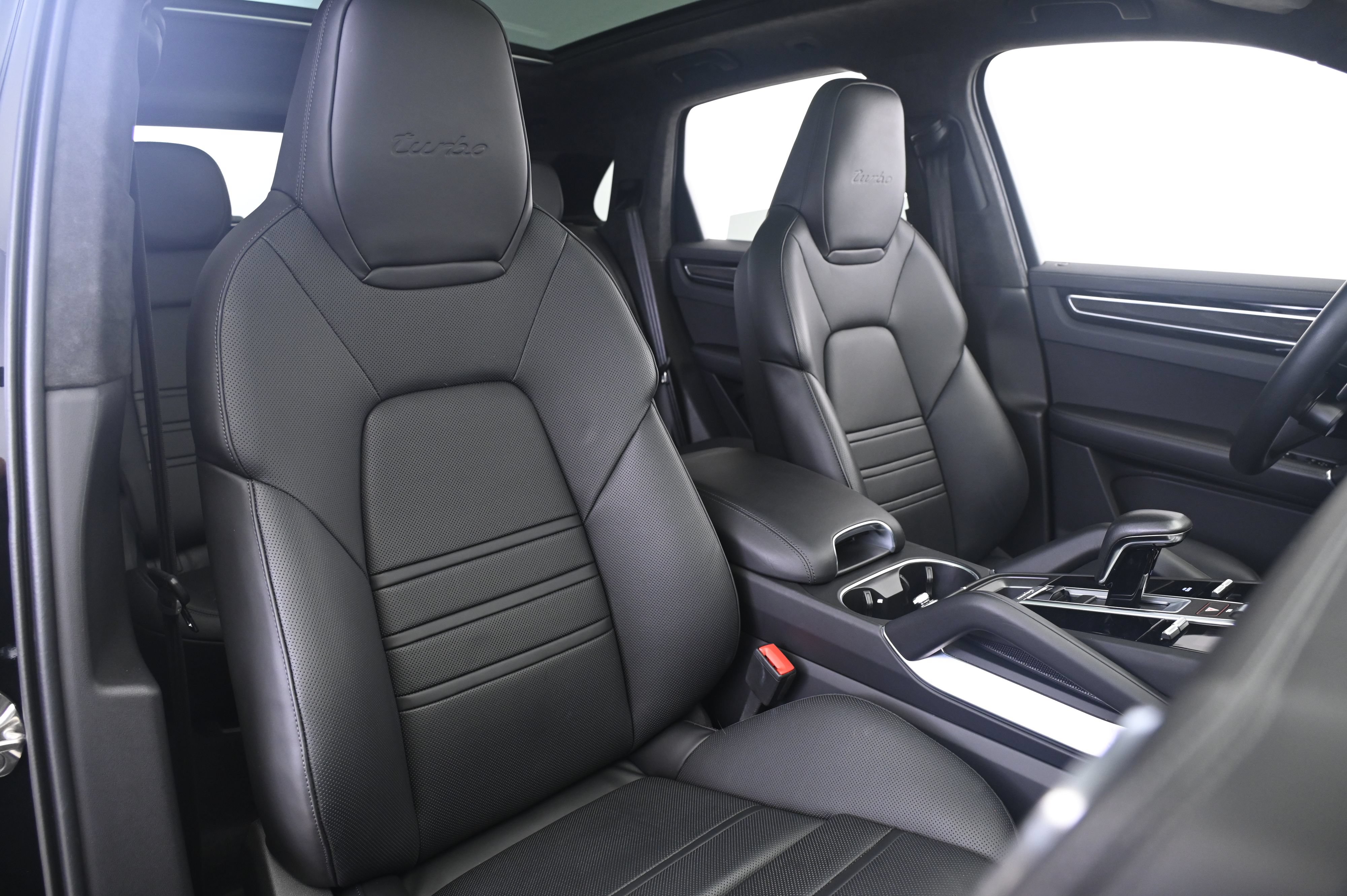 Used 2023 Porsche Cayenne Turbo AWD/4WD image 24