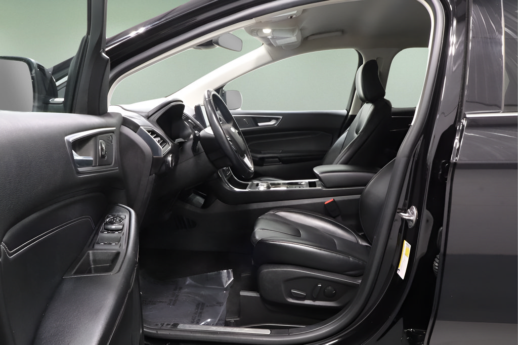 Used 2022 Ford Edge Titanium AWD/4WD image 11