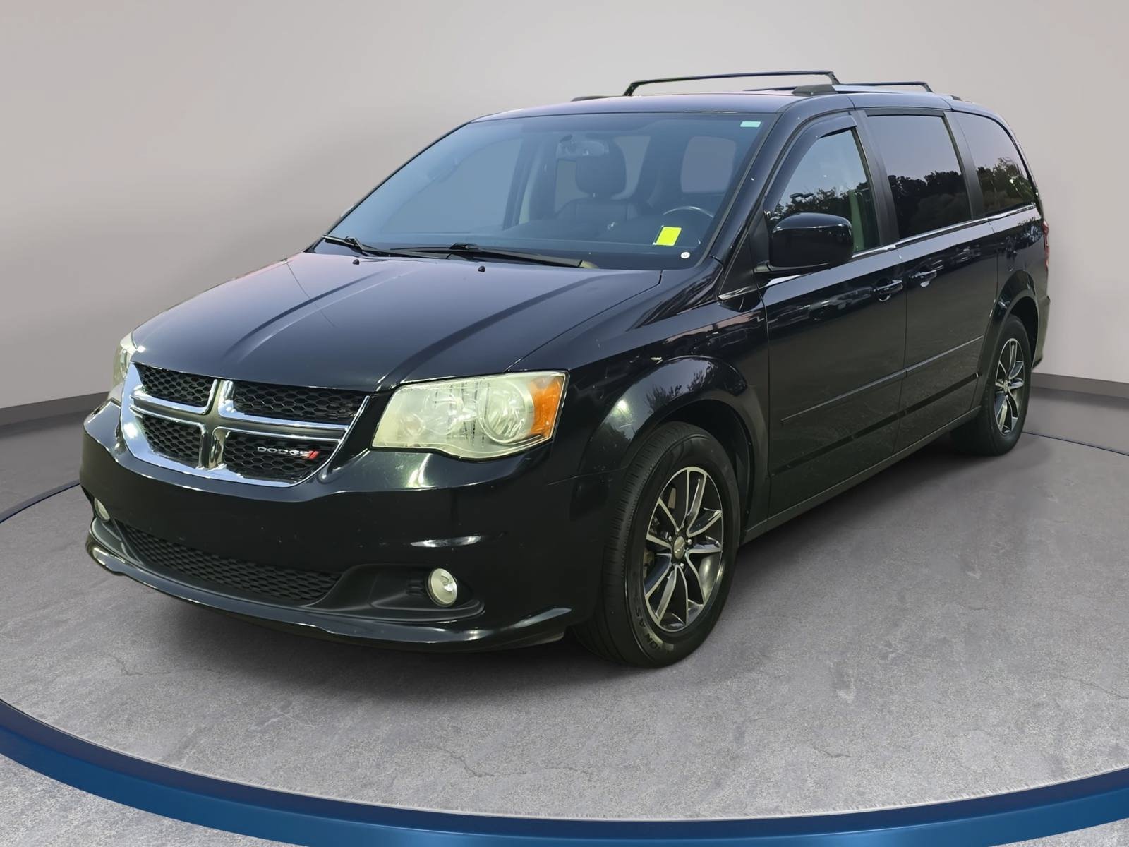 Used 2017 Dodge Grand Caravan SXT FWD image 1