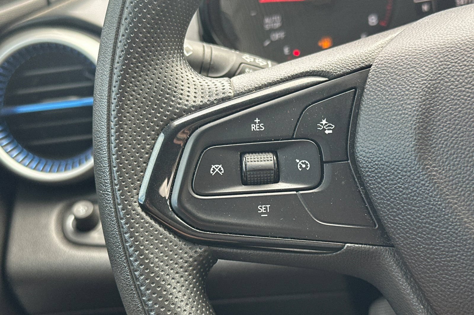 Used 2024 Chevrolet Trax LS FWD image 32