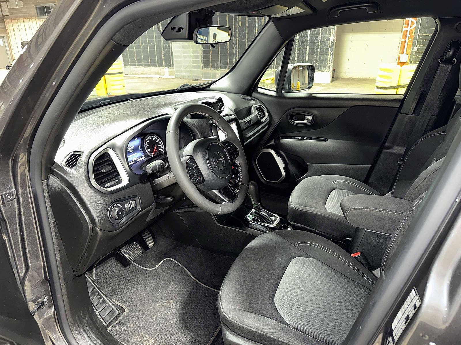 Used 2021 Jeep Renegade Latitude image 28