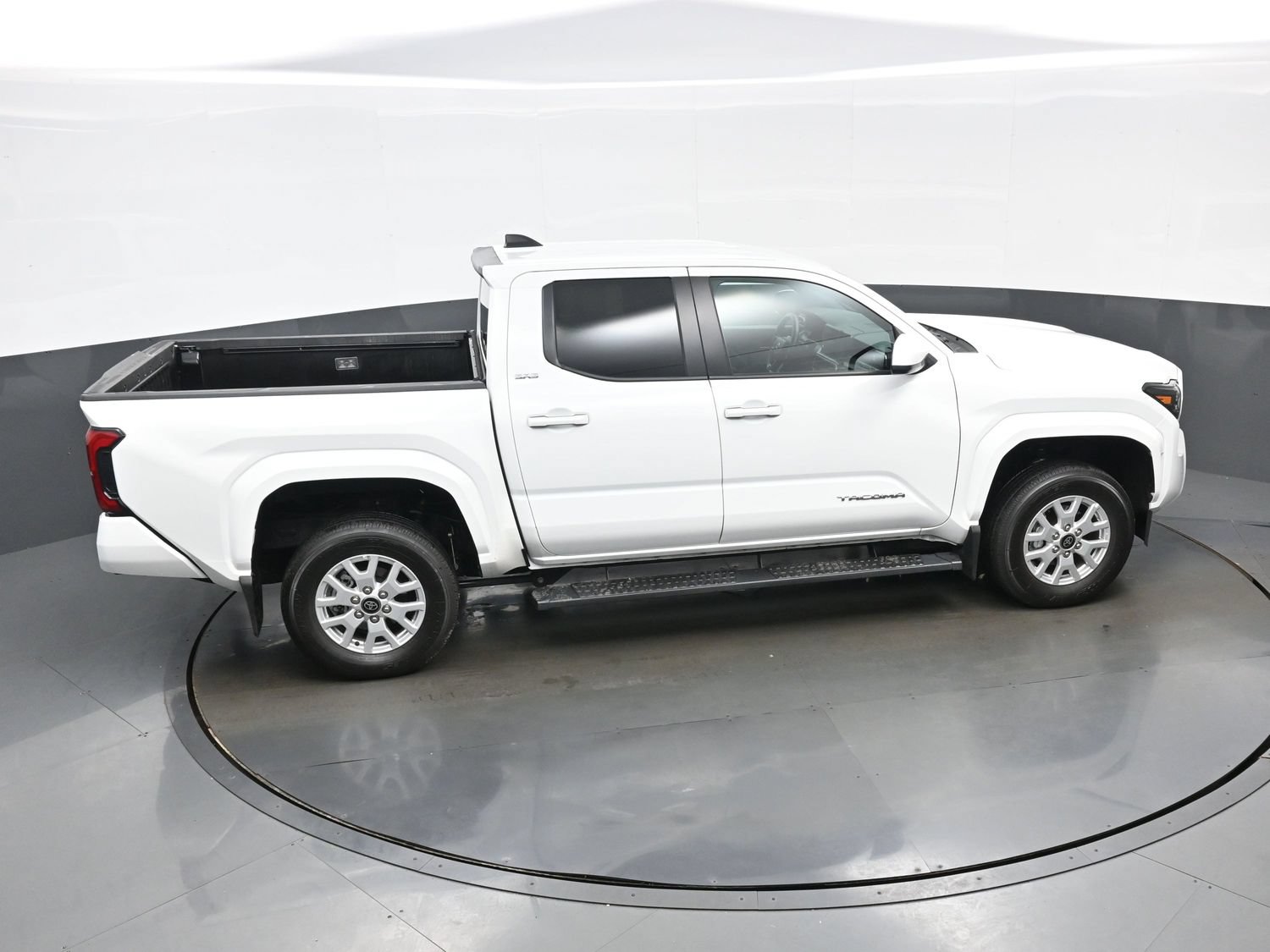 Used 2025 Toyota Tacoma SR5 AWD/4WD image 41