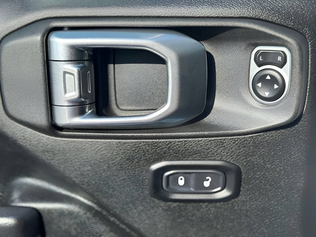 Used 2019 Jeep Wrangler Rubicon w/ Safety Group AWD/4WD image 13