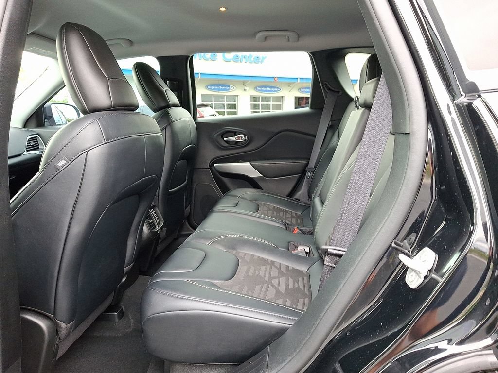Used 2022 Jeep Cherokee Latitude AWD/4WD image 13