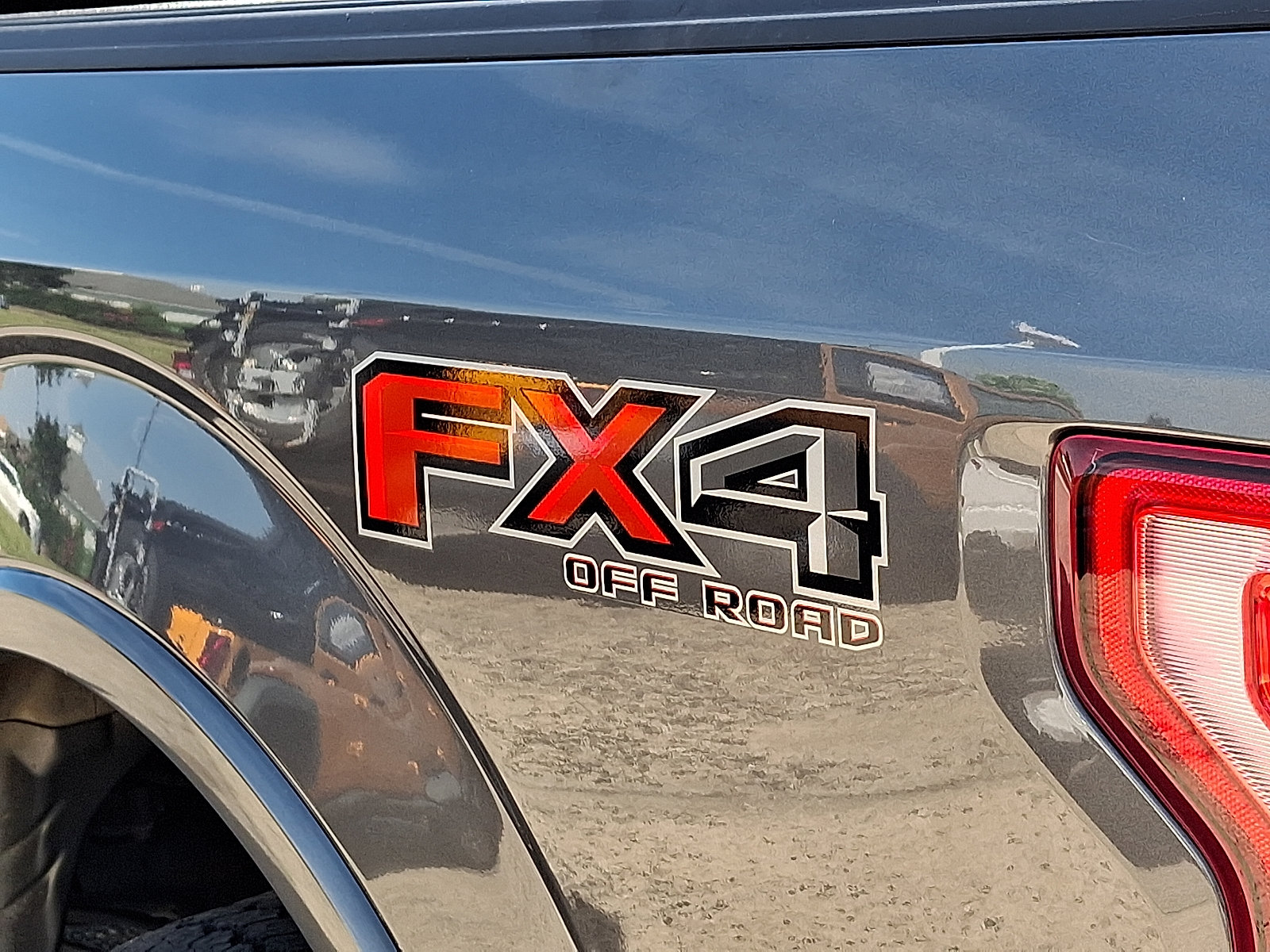 Used 2015 Ford F150 XLT w/ Equipment Group 302A Luxury AWD/4WD image 28