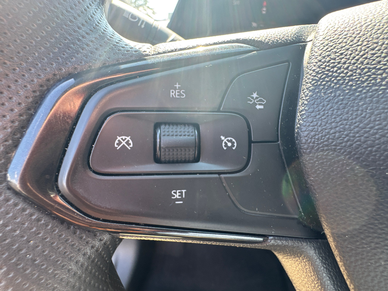 Used 2025 Chevrolet Trax LT FWD image 25