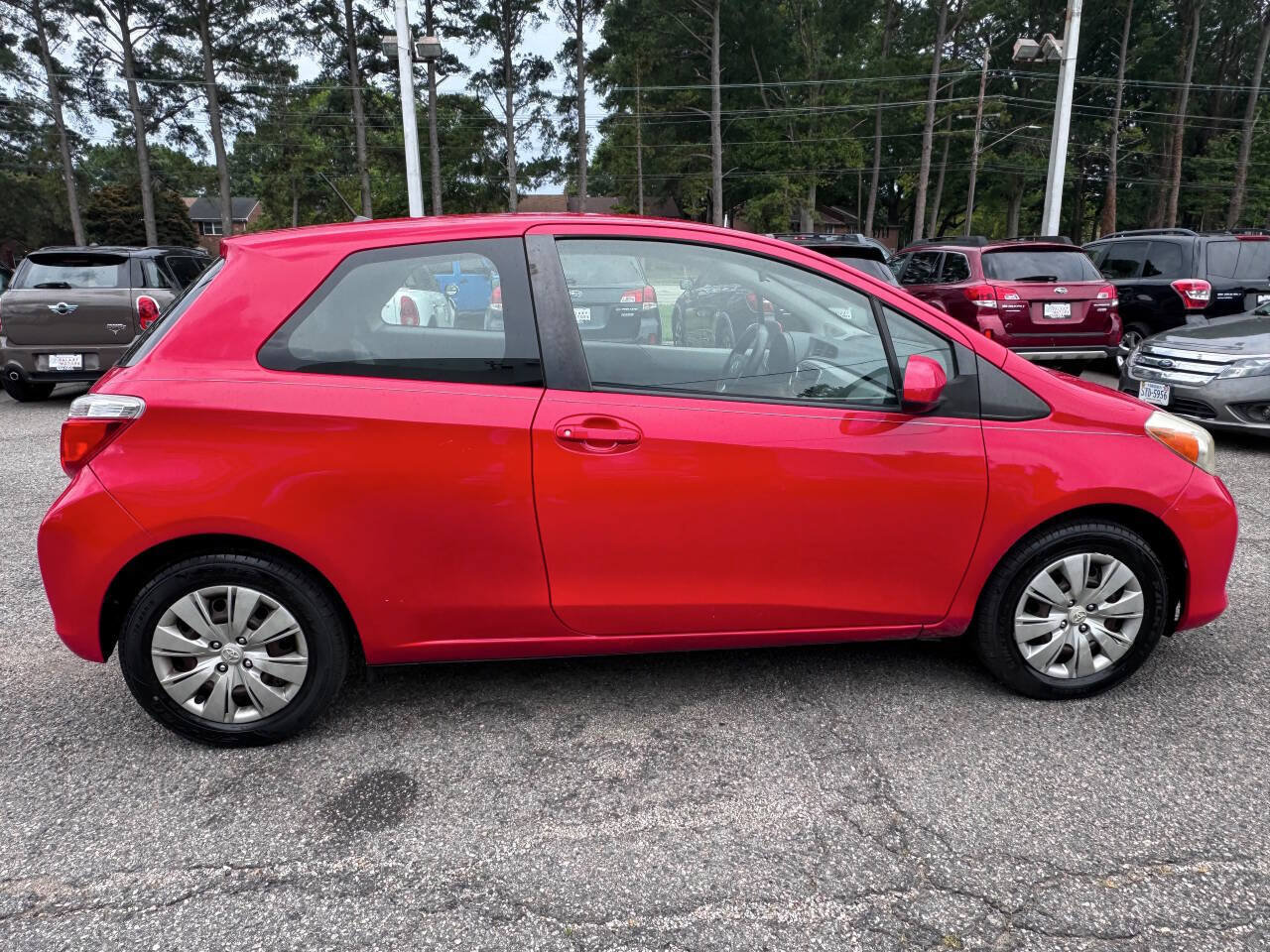 Used 2012 Toyota Yaris LE FWD image 6