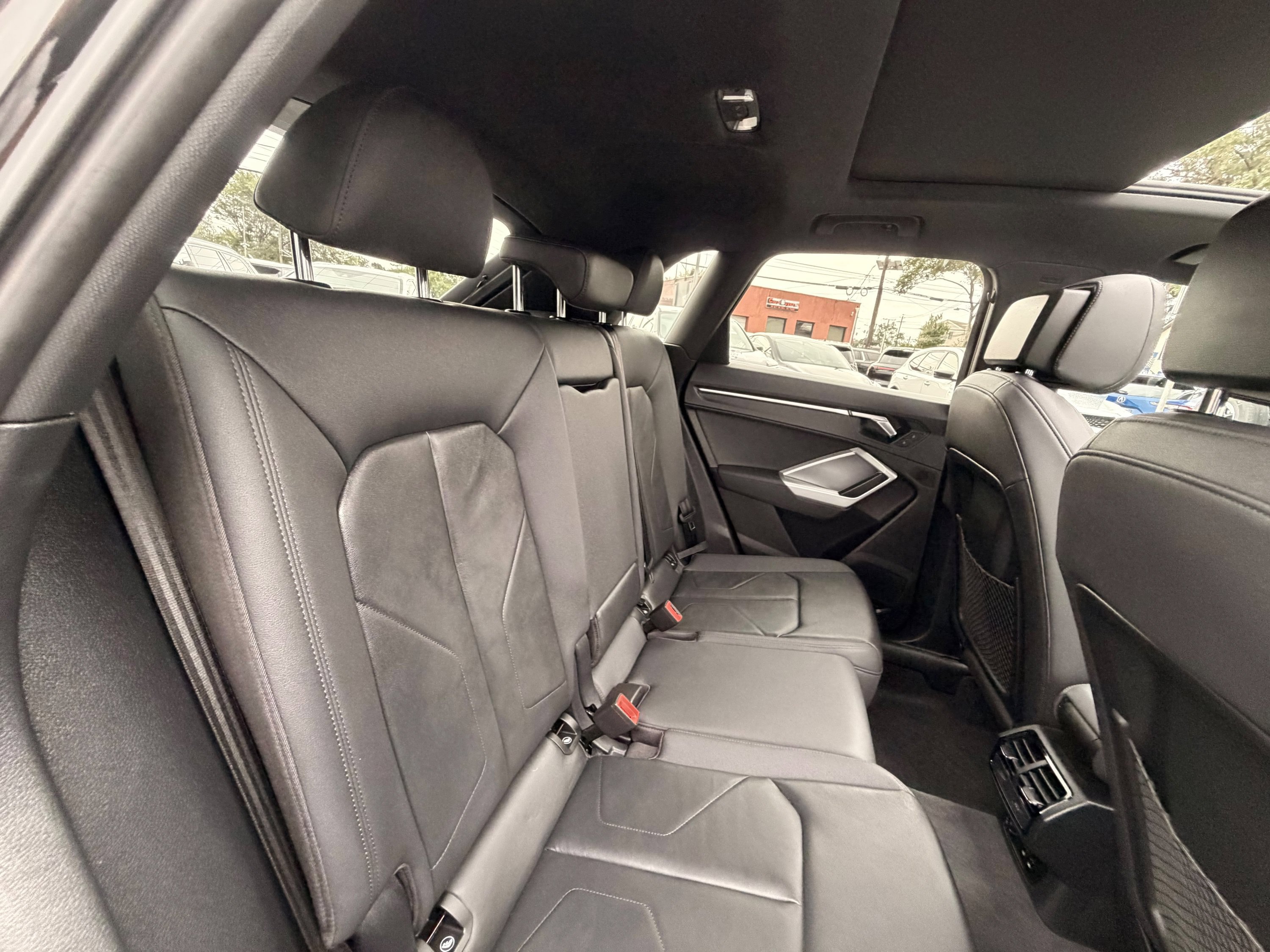Used 2020 Audi Q3 2.0T Premium w/ Convenience Package AWD/4WD image 22