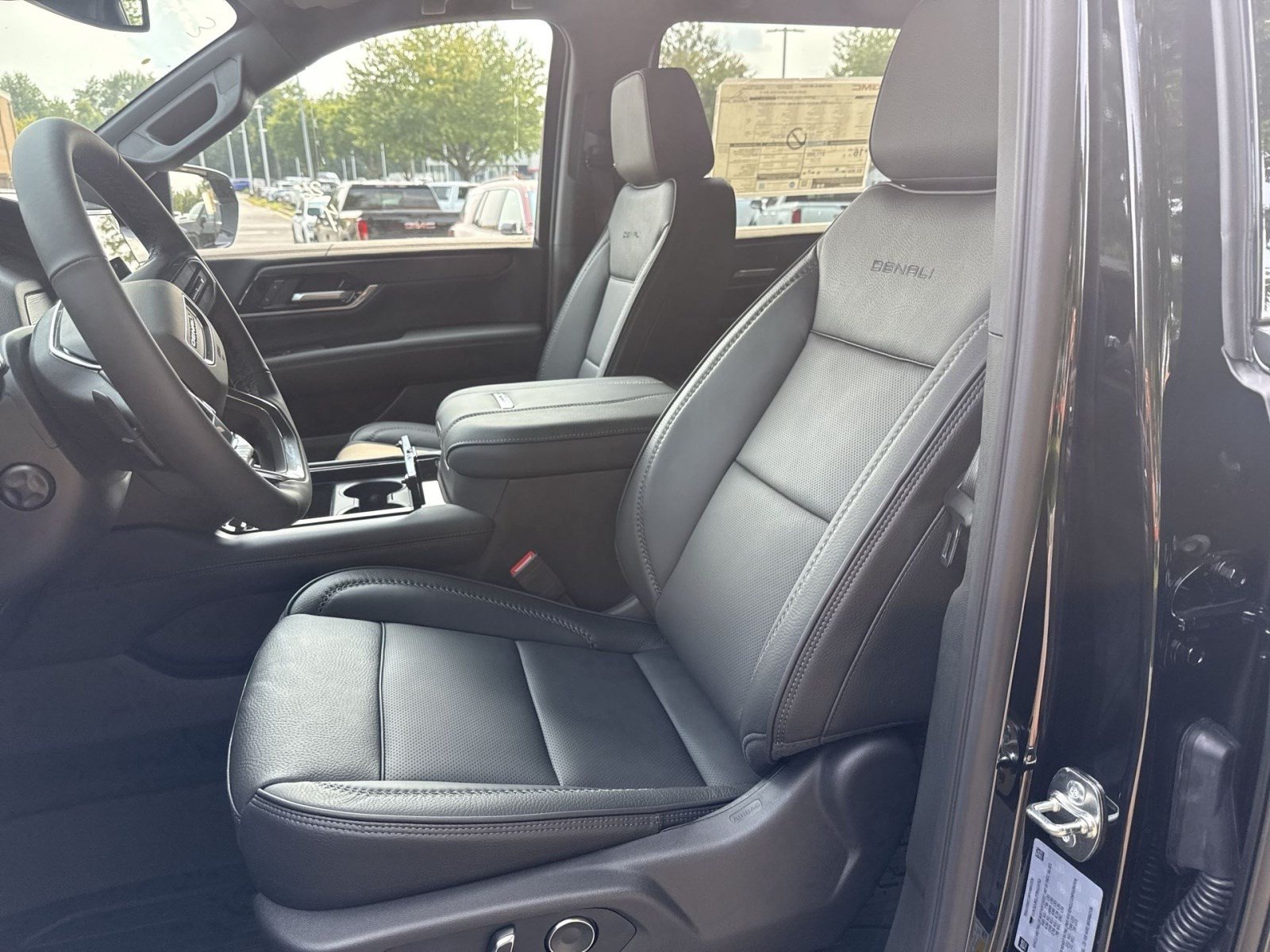 New 2026 GMC Yukon XL Denali w/ LPO, Floor Liner Package AWD/4WD image 10