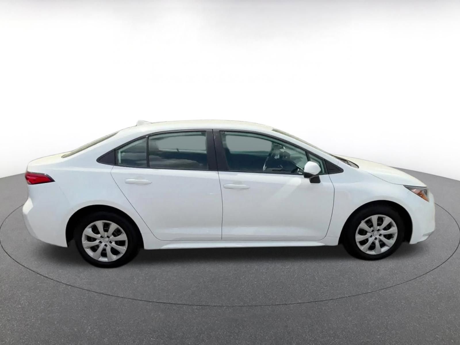 Used 2025 Toyota Corolla LE image 18