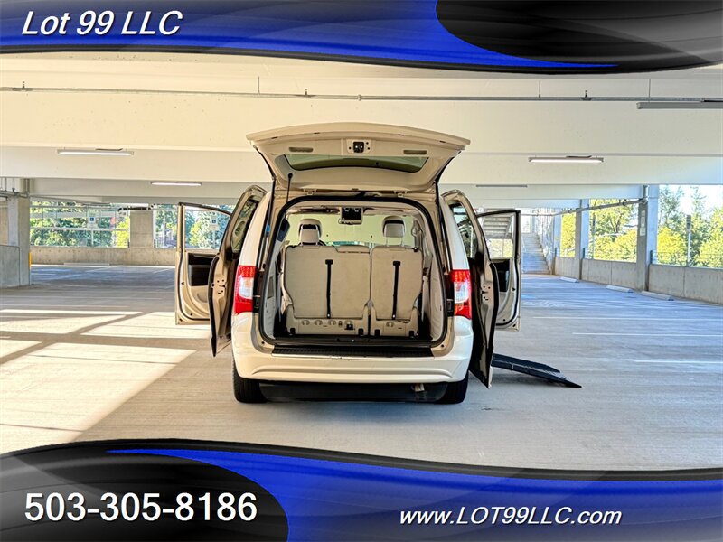 Used 2013 Chrysler Town & Country Touring FWD image 30