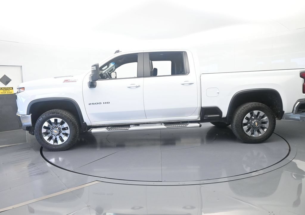 Used 2022 Chevrolet Silverado 2500 LT w/ Convenience Package AWD/4WD image 3