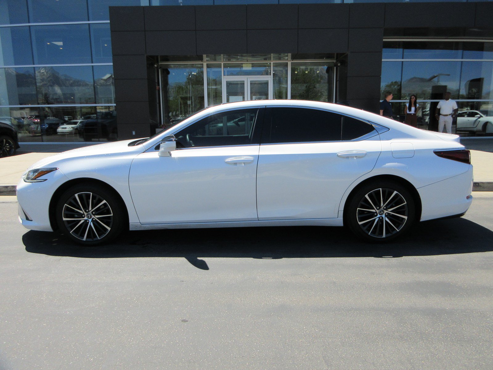 Used 2022 Lexus ES 350 w/ Premium Package FWD image 3