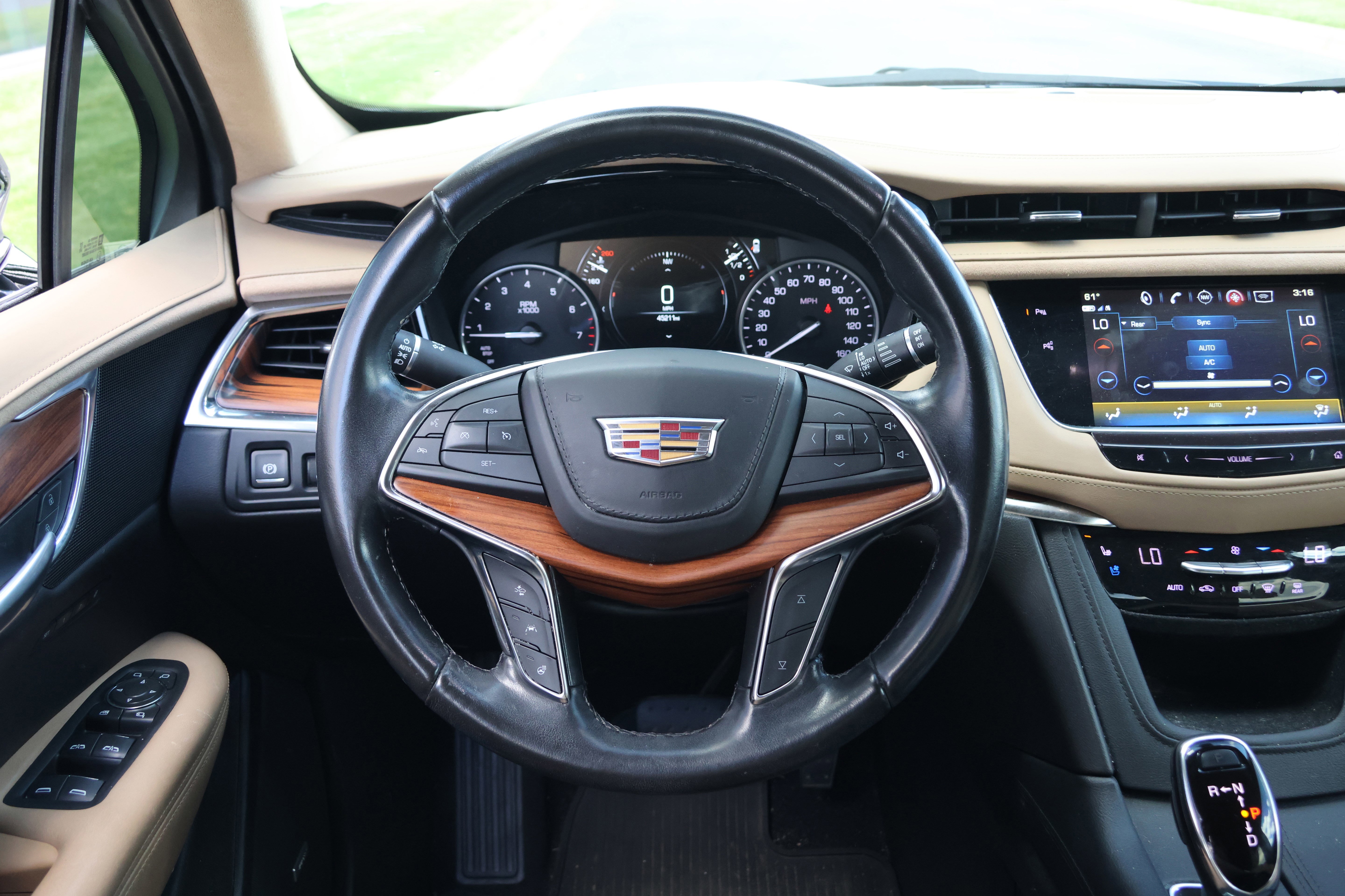 Used 2019 Cadillac XT5 Platinum AWD/4WD image 18