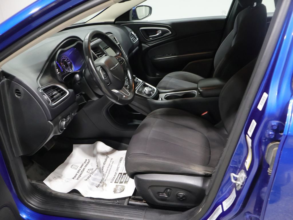 Used 2015 Chrysler 200 Limited w/ Convenience Group image 20