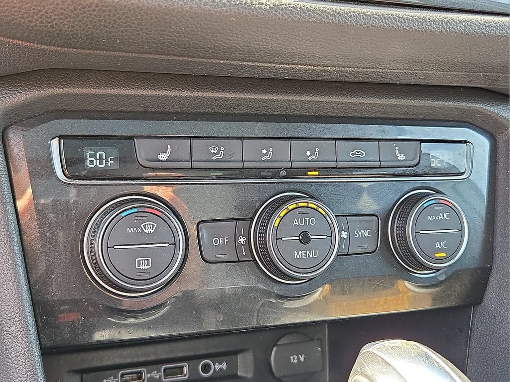 Used 2018 Volkswagen Tiguan SEL FWD image 14