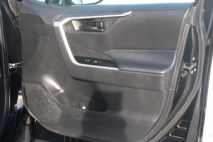 Certified 2023 Toyota RAV4 LE AWD/4WD image 18