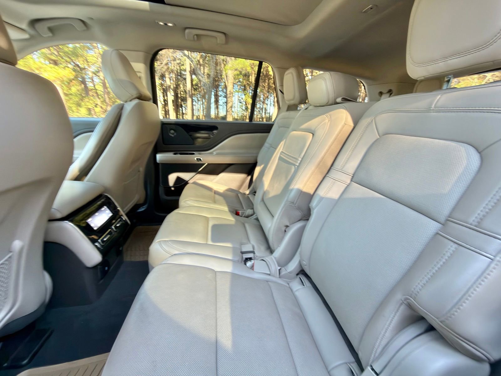 Used 2023 Lincoln Aviator Reserve w/ Equipment Group 201A image 14