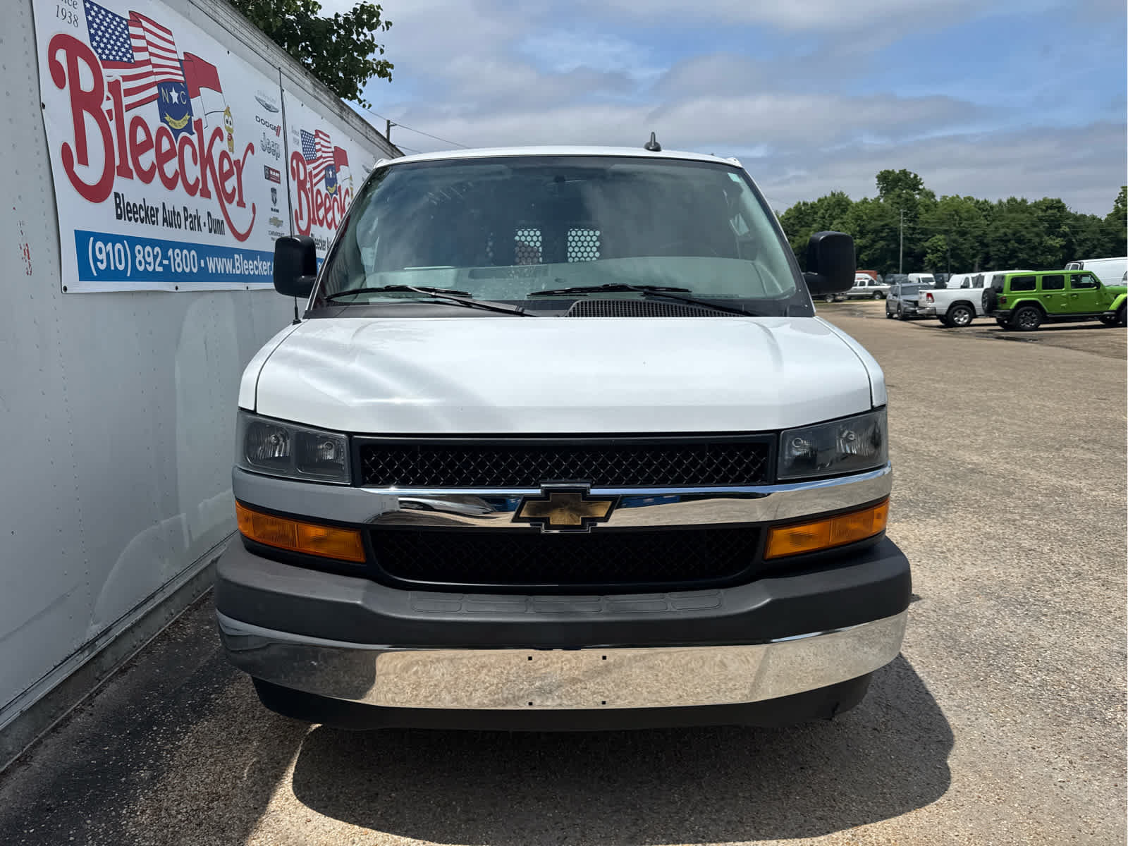 Used 2024 Chevrolet Express 2500 w/ Driver Convenience Package RWD image 4