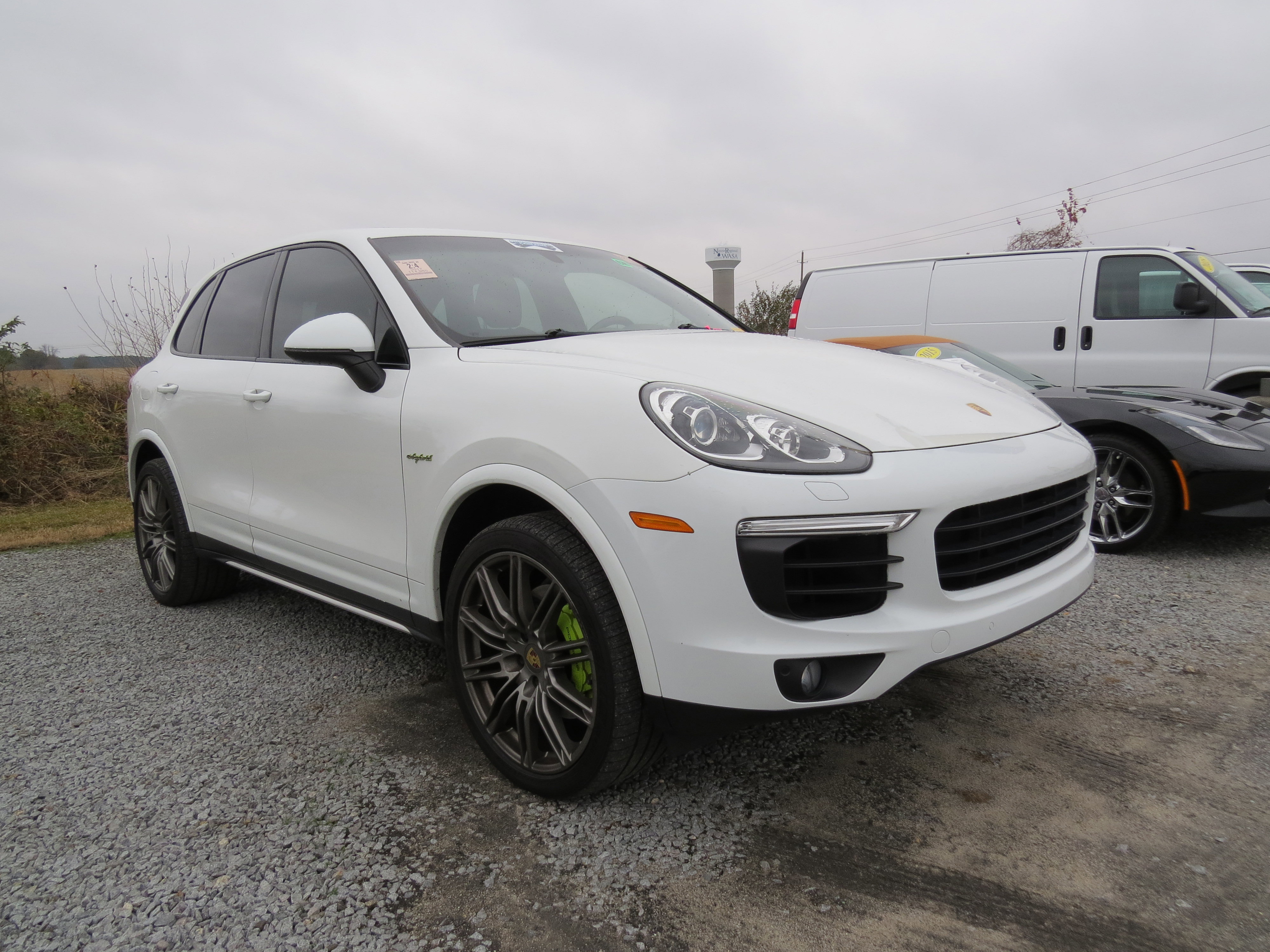 Used 2017 Porsche Cayenne S Platinum w/ Premium Package (PJW) image 2
