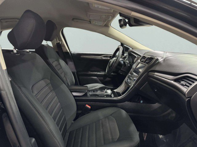 Used 2020 Ford Fusion SE image 41