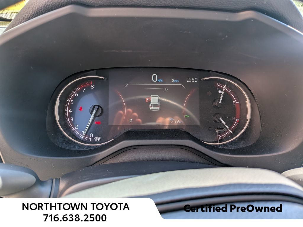 Used 2025 Toyota RAV4 XLE AWD/4WD image 10