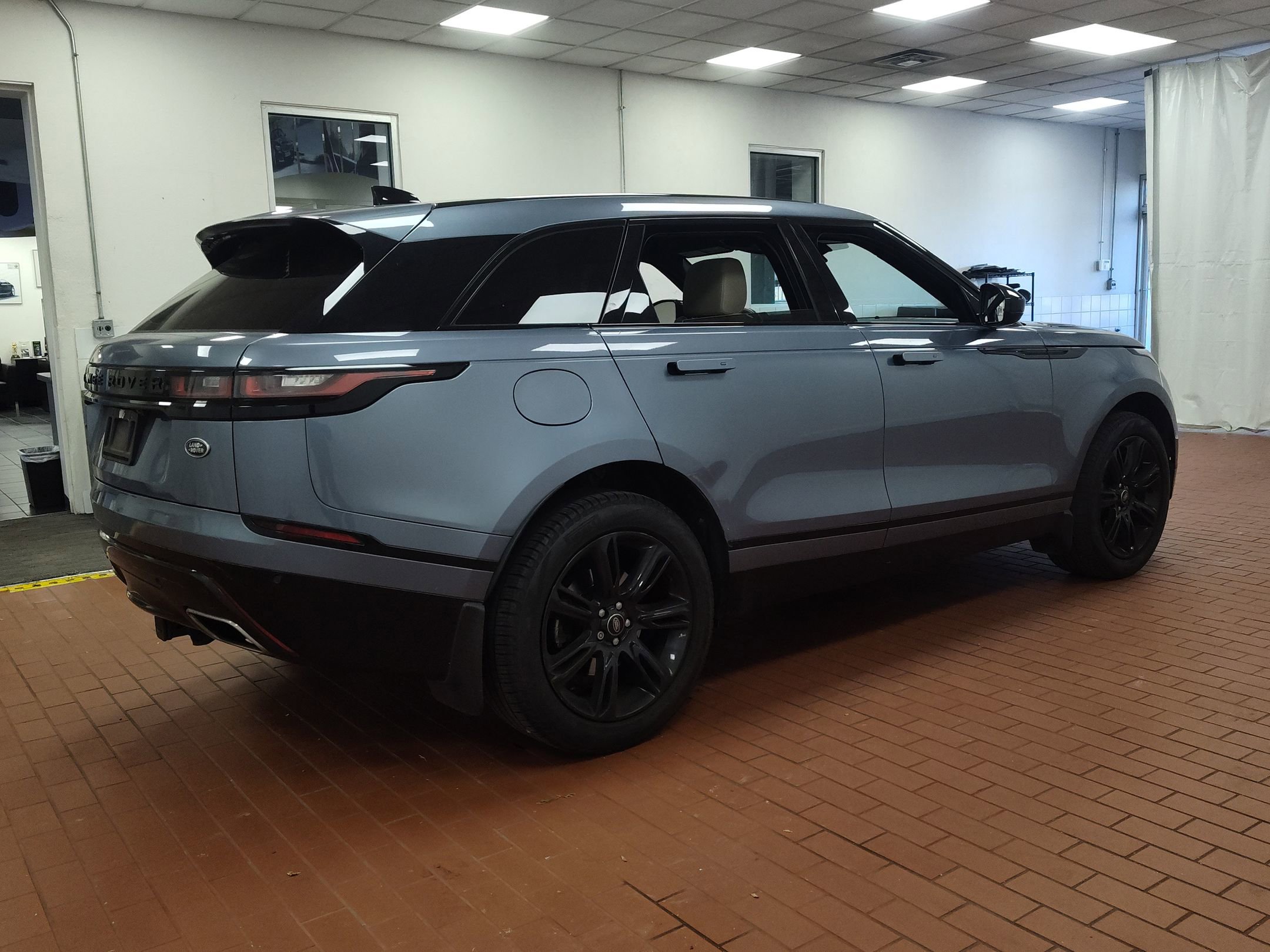 Used 2023 Land Rover Range Rover Velar R-Dynamic S image 10