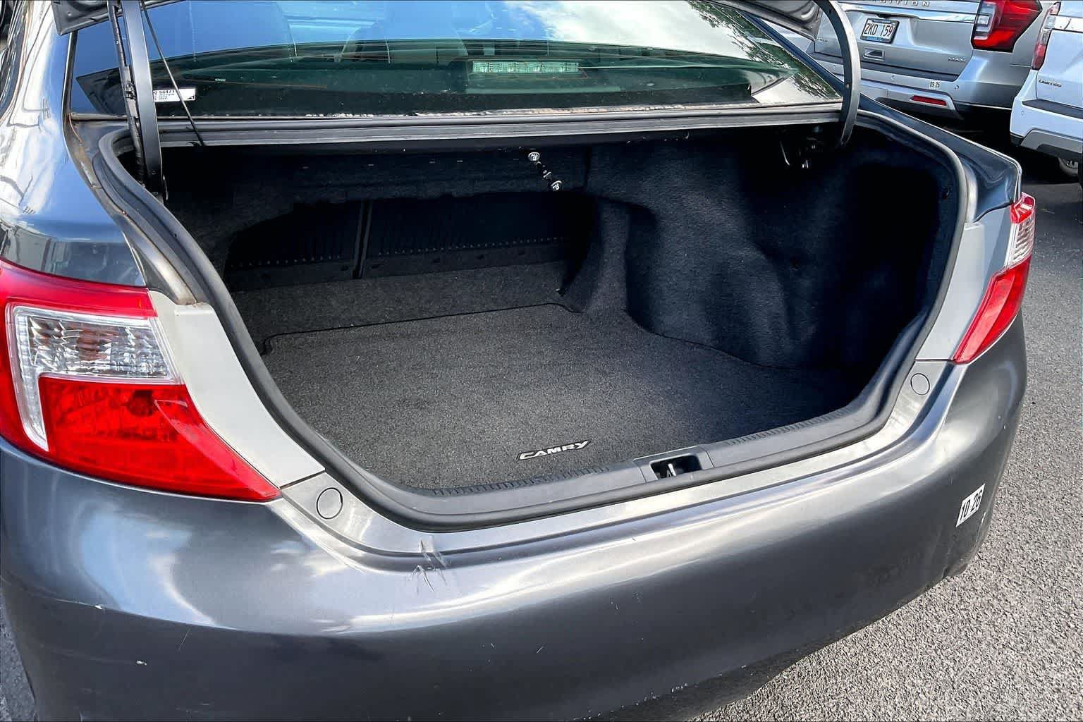 Used 2012 Toyota Camry SE FWD image 18