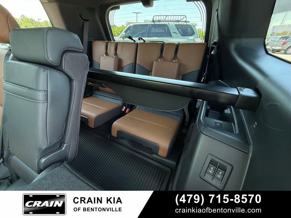 Used 2025 Lexus GX 550 w/ Accessory Package (2T) AWD/4WD image 23