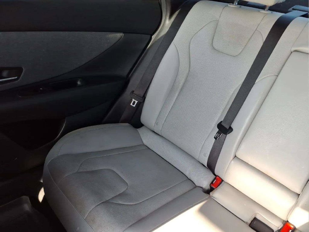 Used 2023 Hyundai Elantra Limited FWD image 17