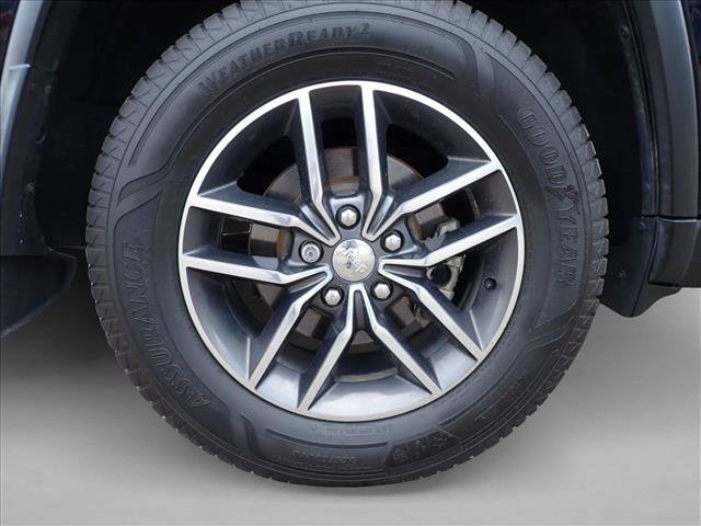 Used 2017 Jeep Grand Cherokee Limited AWD/4WD image 6