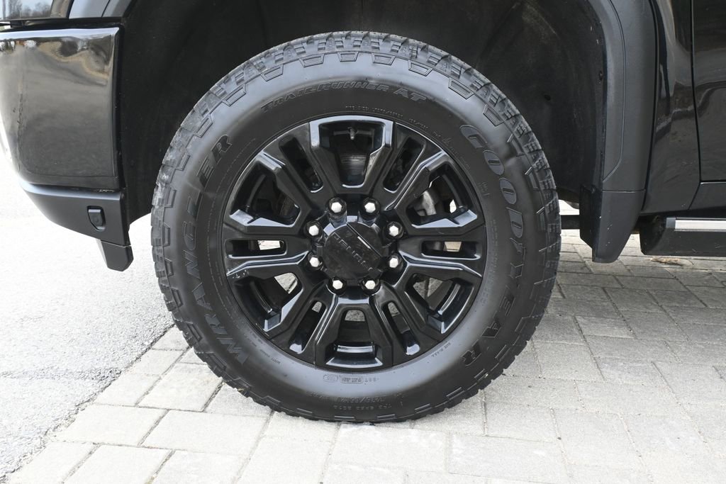 Used 2023 GMC Sierra 2500 Denali w/ Denali Black Diamond Edition image 12