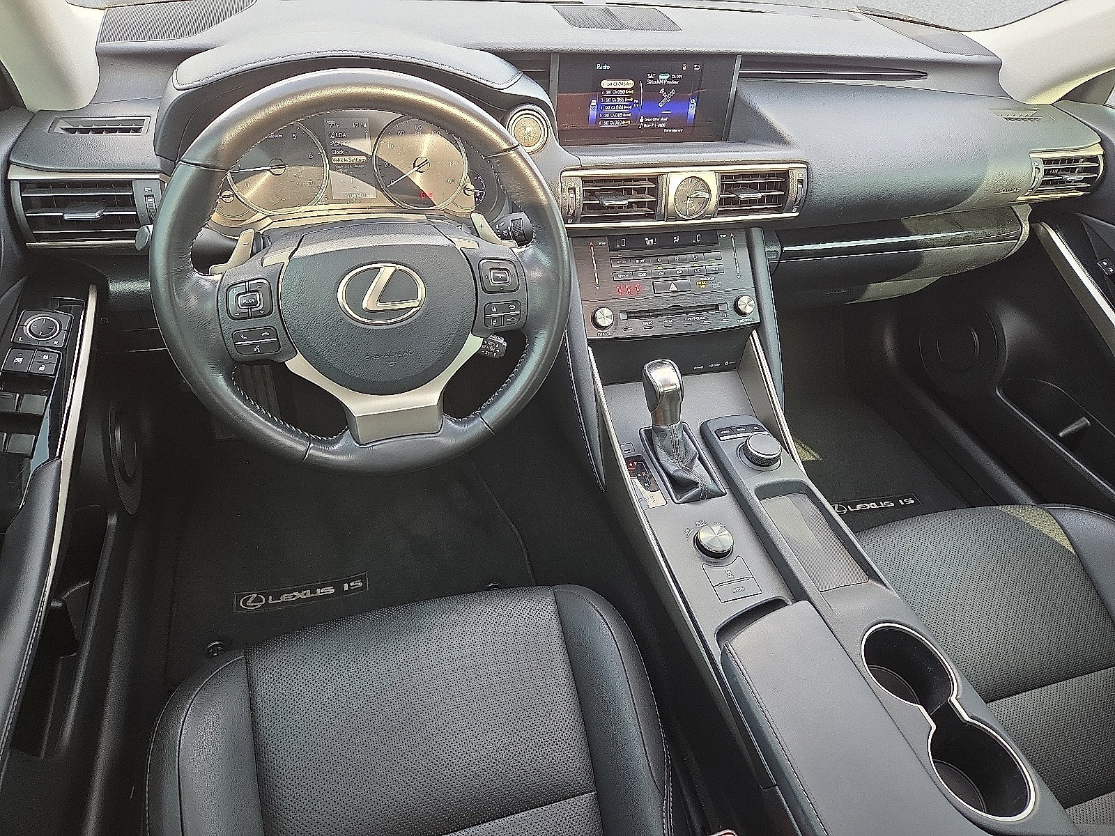 Used 2017 Lexus IS 200t RWD image 11