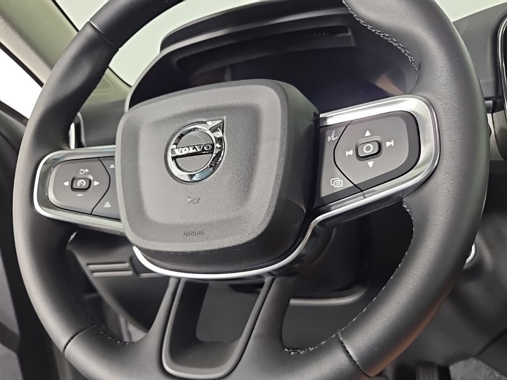Certified 2026 Volvo XC40 B5 Plus AWD/4WD image 21