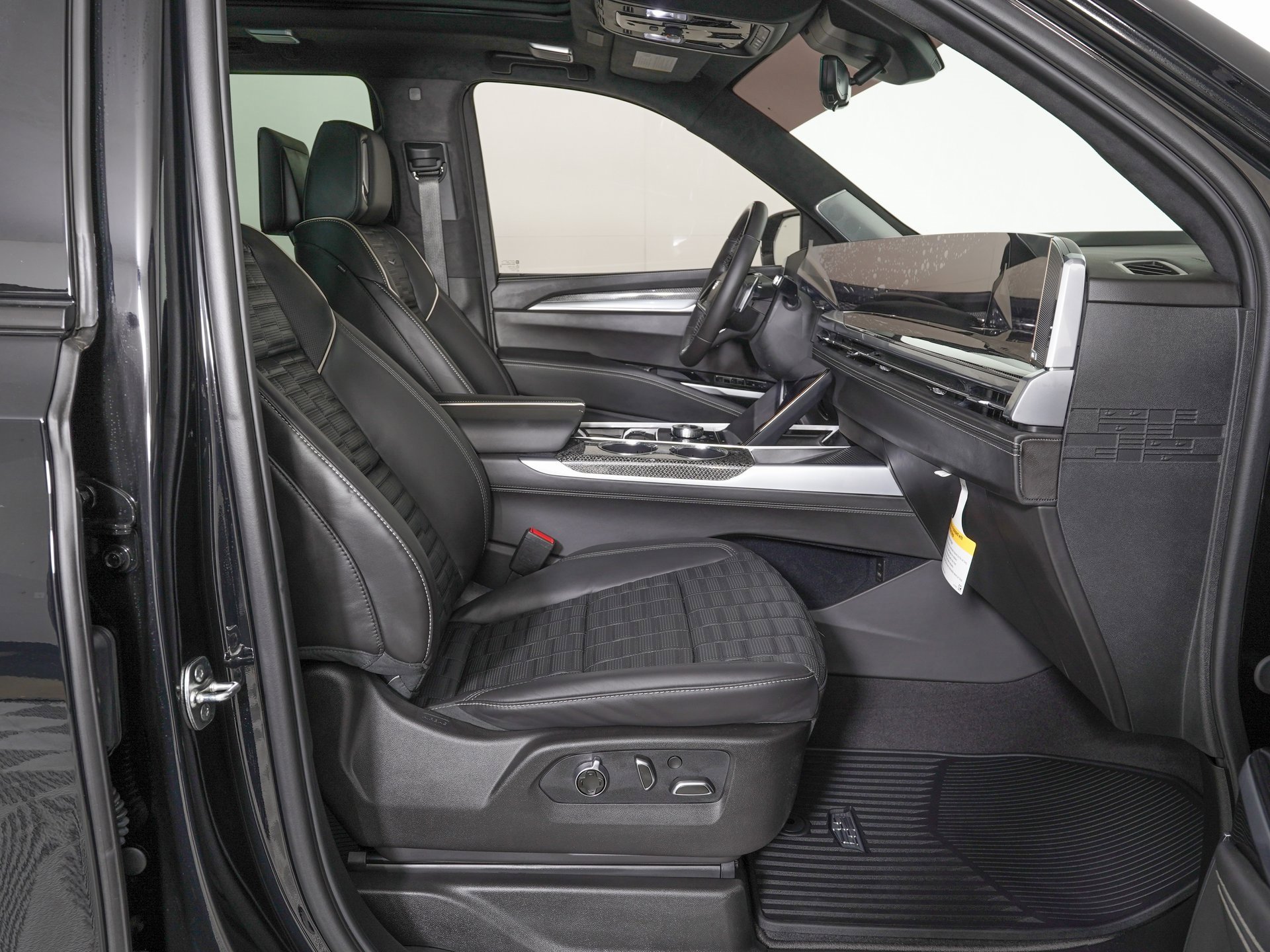 Used 2025 Cadillac Escalade V w/ LPO, ONYX Package image 10