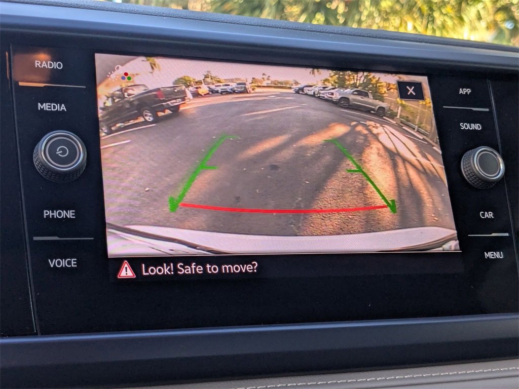 Used 2024 Volkswagen Taos SE image 18