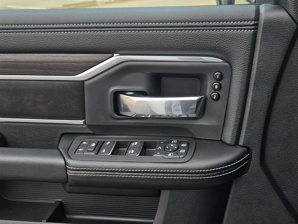 New 2026 RAM 2500 Laramie w/ Sport Appearance Package AWD/4WD image 34