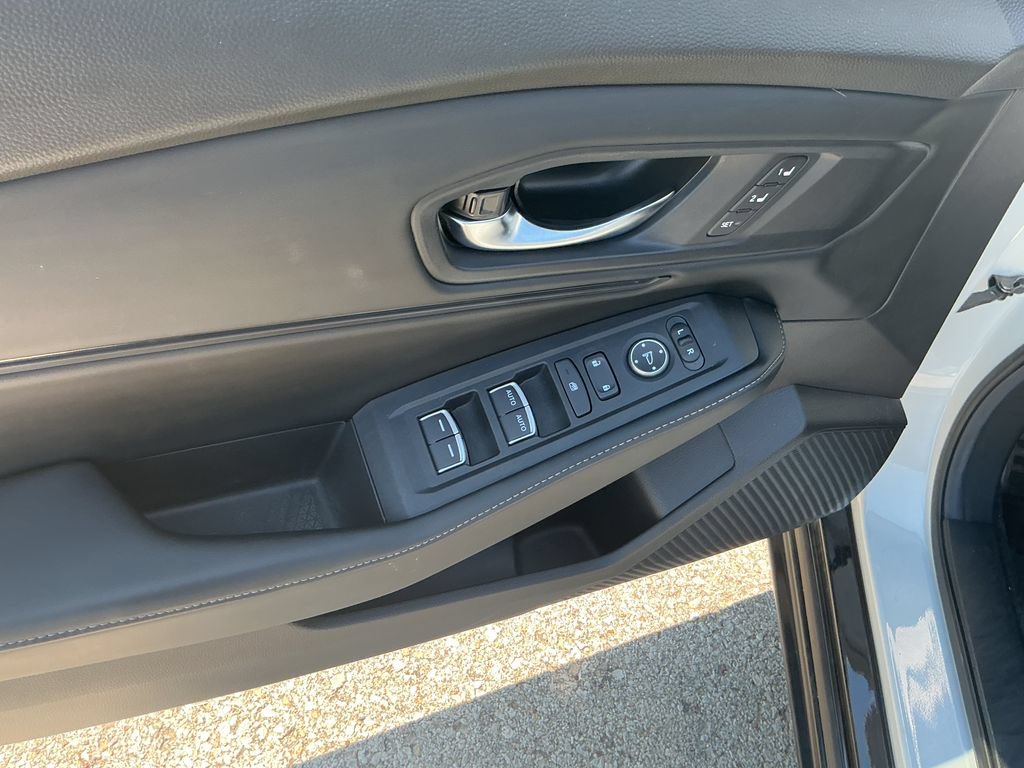 Used 2023 Honda Accord Sport image 11